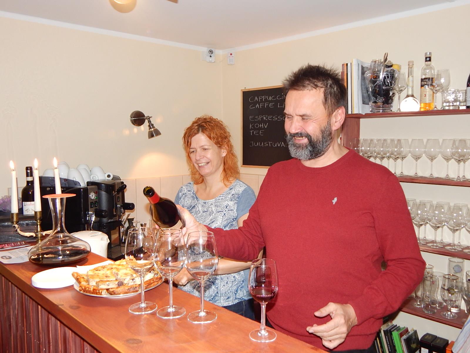 Igal aastal novembri kolmandal neljapäeval algab veinimaailmas uus aasta. Keskööl avatakse värskelt pudelitesse villitud tänavuse veiniaasta saagist valminud ve